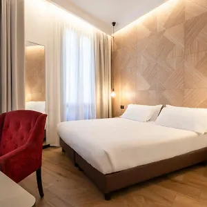 Otel London, Milano