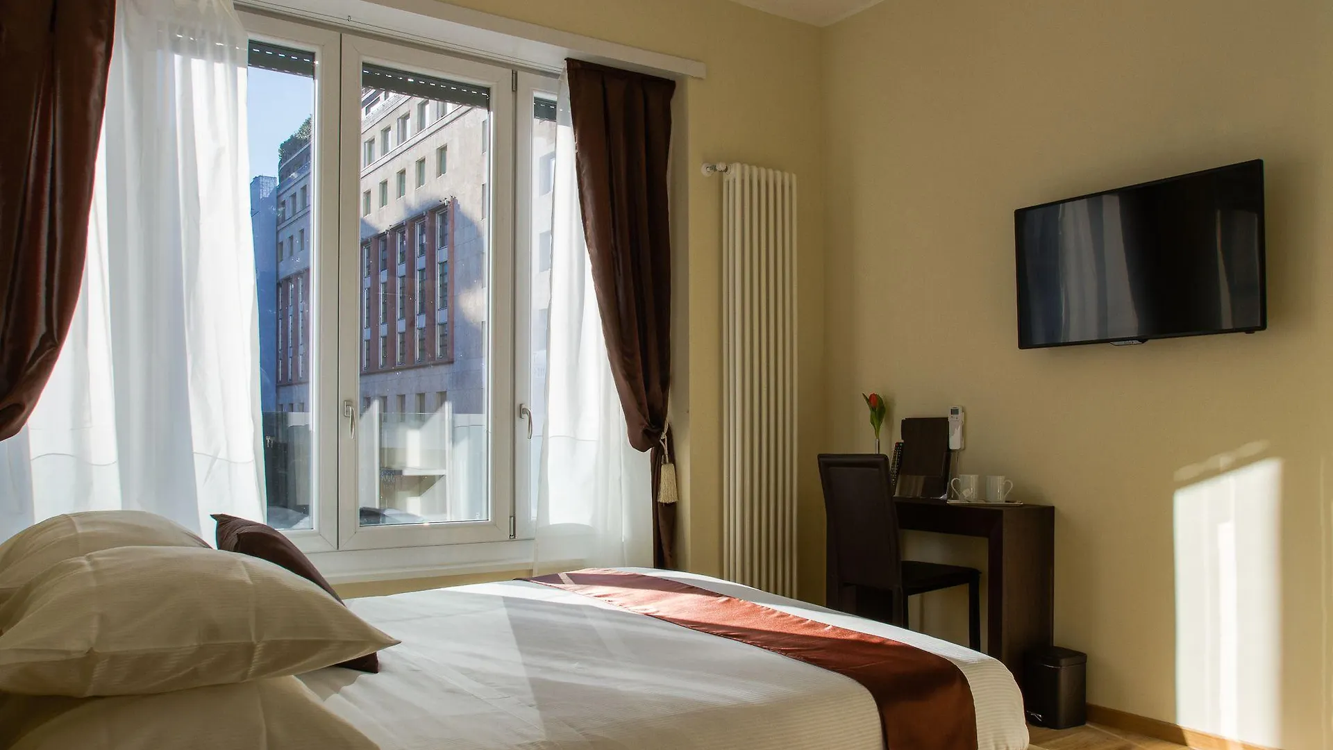 ** Konukevi Aiello Rooms - San Babila Milano İtalya