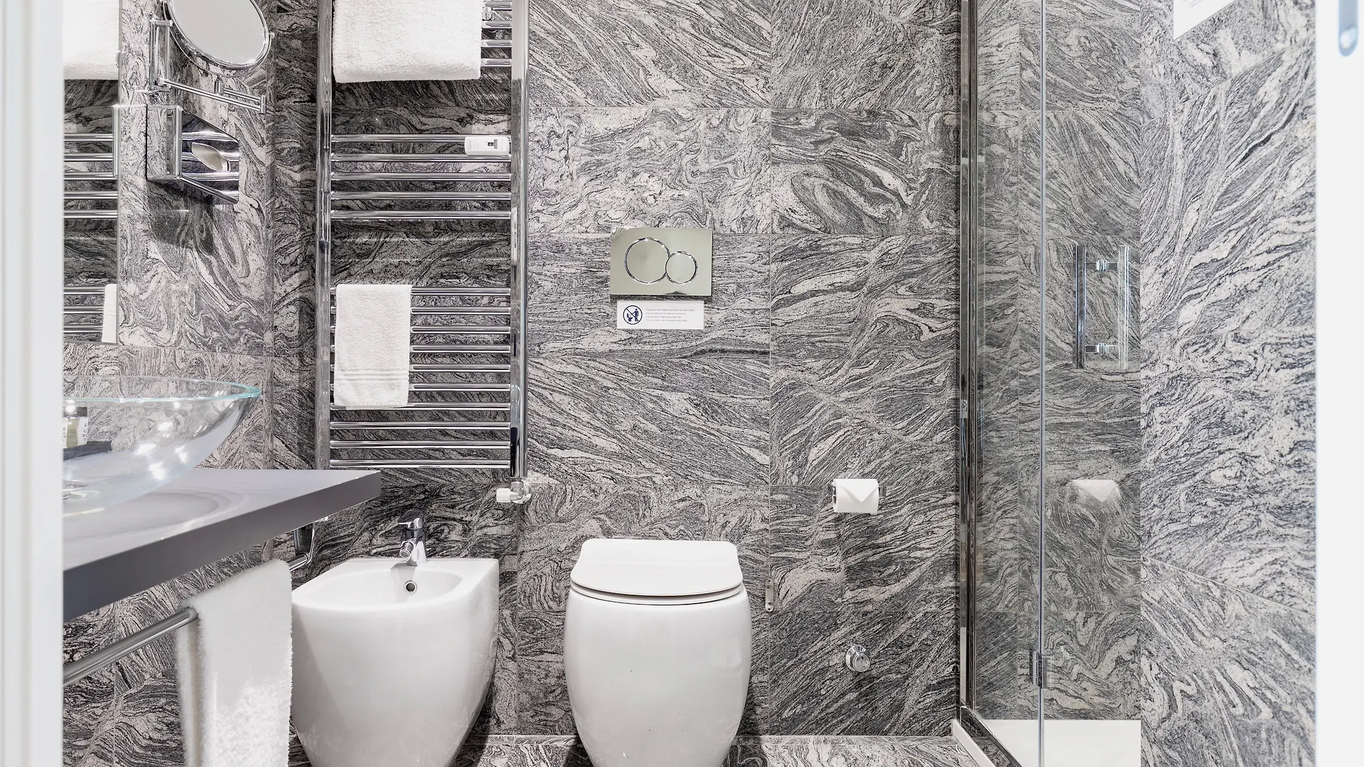 Aiello Rooms - San Babila Milan
