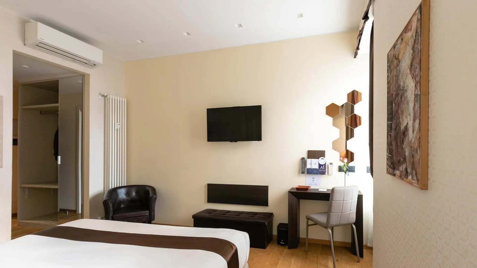 Aiello Rooms - San Babila Milan