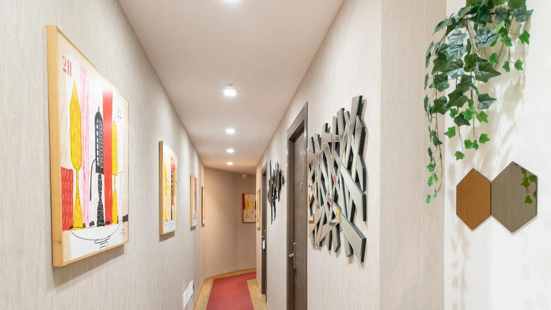 Aiello Rooms - San Babila Milan 2*,  Italy