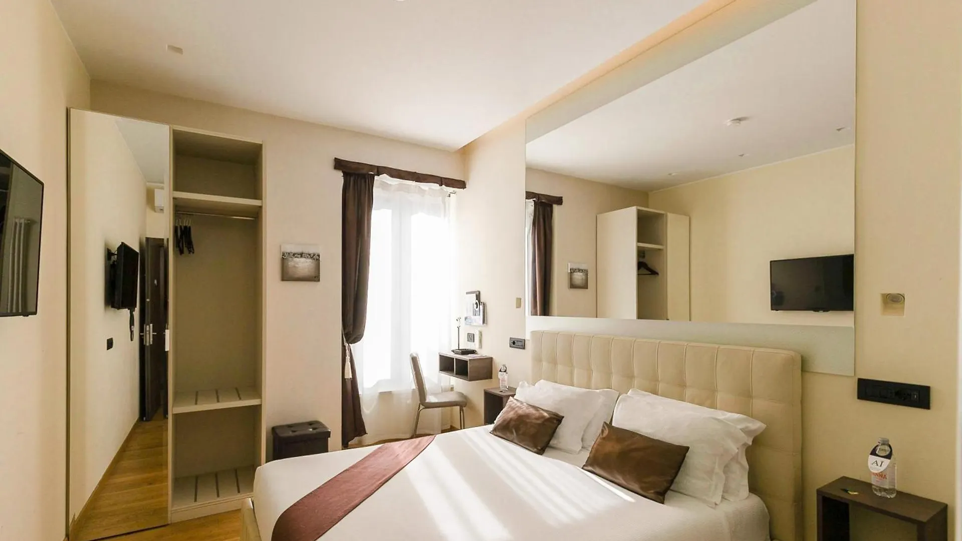 Aiello Rooms - San Babila Milan Maison d'hôtes